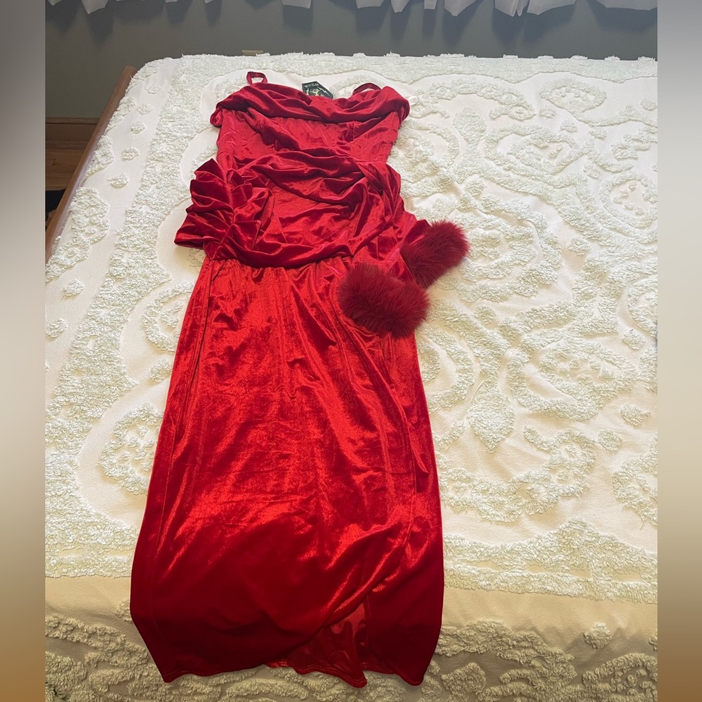 Weasel Wear Red Velvet Gown w/ Draped Neckline & Faux-Fur and Skull Accent, Sz L - Picture 6 of 9